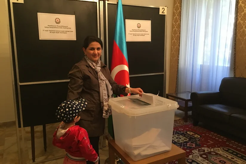 Romadakı seçki məntəqəsində səsvermə başa çatıb