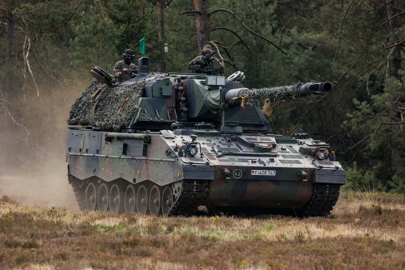 Писториус: Германия поставит Украине 12 САУ Panzerhaubitze 2000