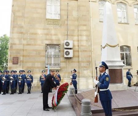 President visits monument erected in honor of Azerbaijani Democratic Republic