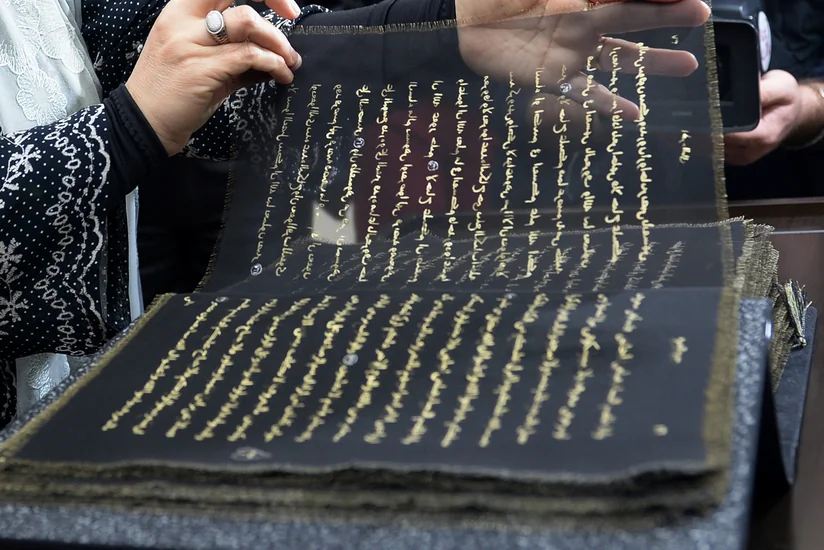 Dünyada ilk ipək kitab Qurani-Kərimin təqdimatı olub - FOTO
