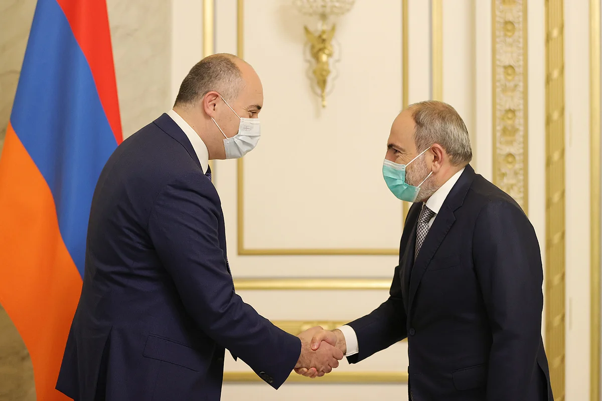 Gürcüstanın müdafiə naziri Ermənistana səfər edib