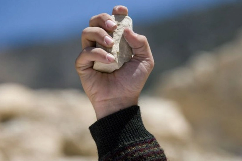 Bakıda kişi 15 manata görə daşla döyülüb