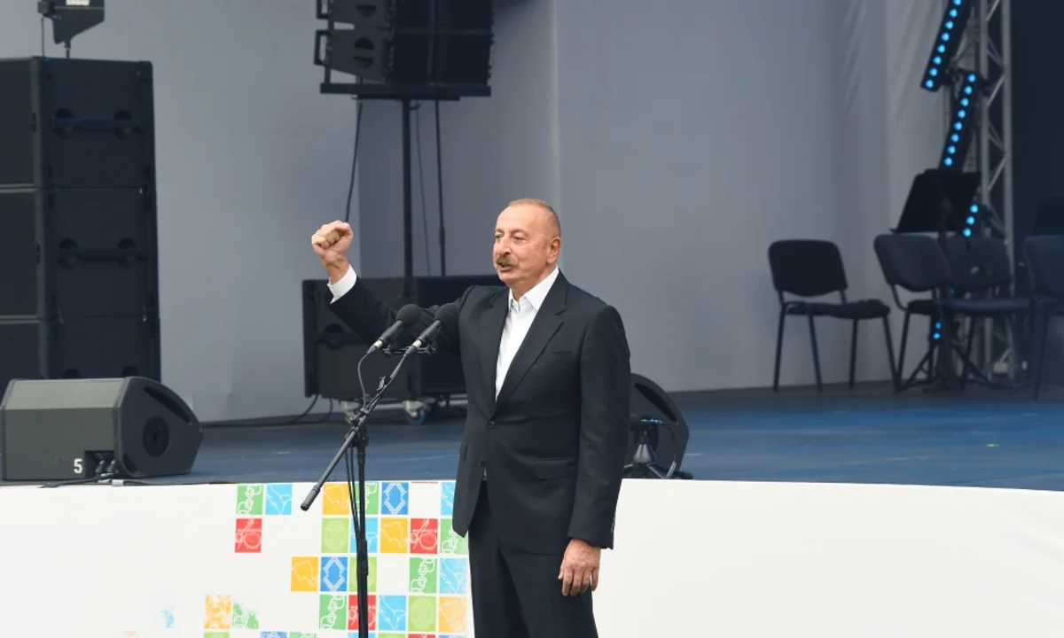 İlham Əliyev: Bu xoşbəxtliyi bizə bəxş edən bizim müzəffər Silahlı Qüvvələrimizdir