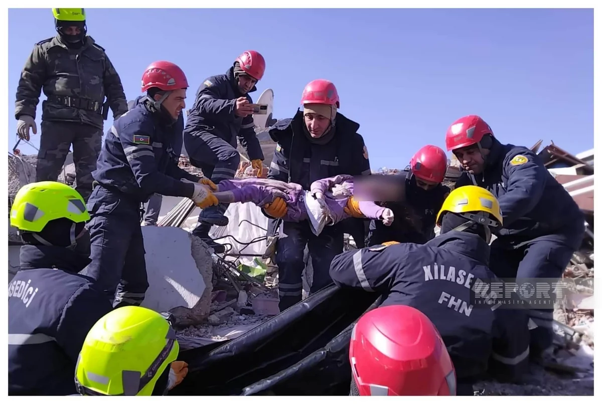 Azərbaycanın xilasediciləri dağıntılar altından daha bir azyaşlının meyitini çıxarıb