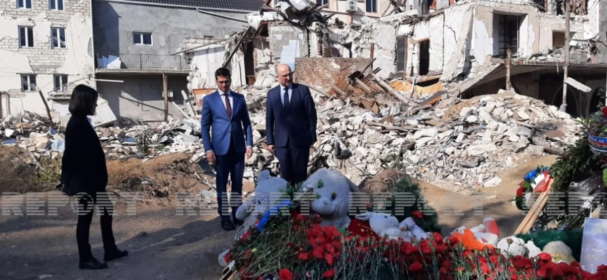 İsrail səfiri Gəncədə Ermənistanın raket atəşinə tutduğu əraziyə gedib