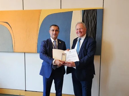 Bob Bləkmənə Milli Məclisin Fəxri medalı təqdim olunub