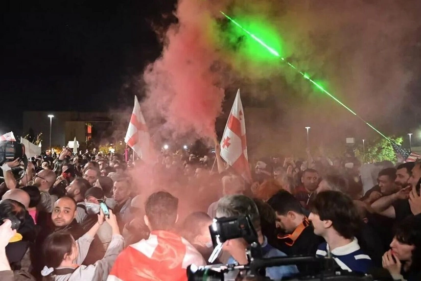 МВД Грузии: Митингующие пытались штурмовать здание парламента