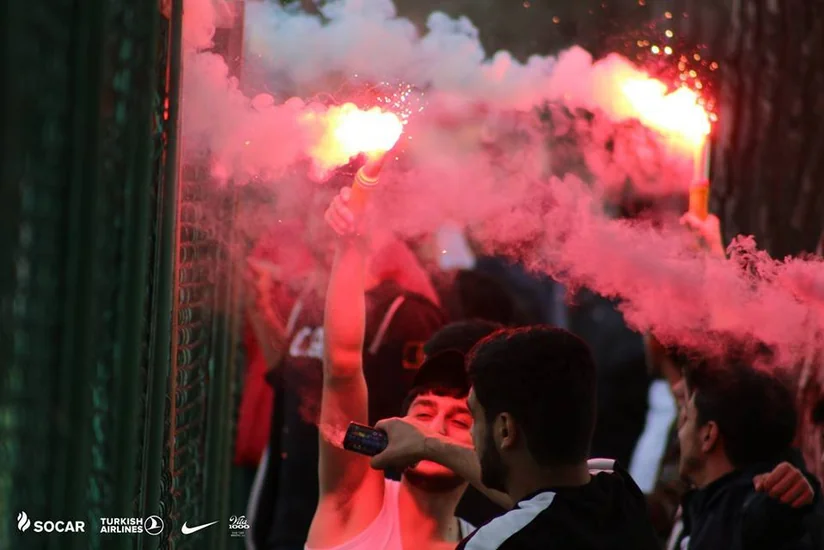 Neftçi klubu Qarabağla görüşdən əvvəl azarkeşlərinin dəstəyi ilə məşqə çıxıb - VİDEO