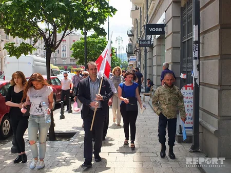 Вынужденные переселенцы из Абхазии провели акцию протеста у посольства Армении в Грузии
