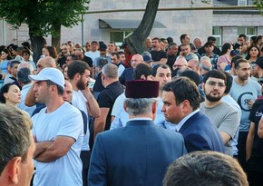 В Ереване вечером пройдет митинг и шествие в поддержку арестованного Карапетяна