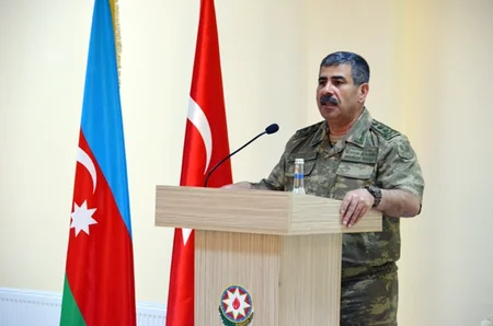 Zakir Həsənov “TurAz Qartalı-2015” təlimlərində iştirak edən şəxsi heyətlə görüşüb