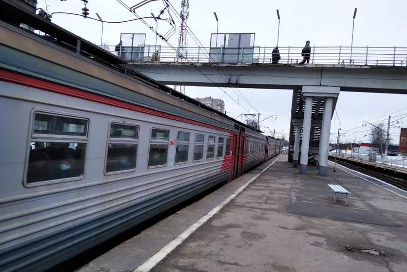 Шесть электричек задержали в Петербурге из-за поджога релейного шкафа
