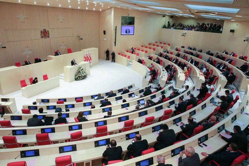 Extraordinary meeting of Georgian parliament starts, opposition expelled from hall