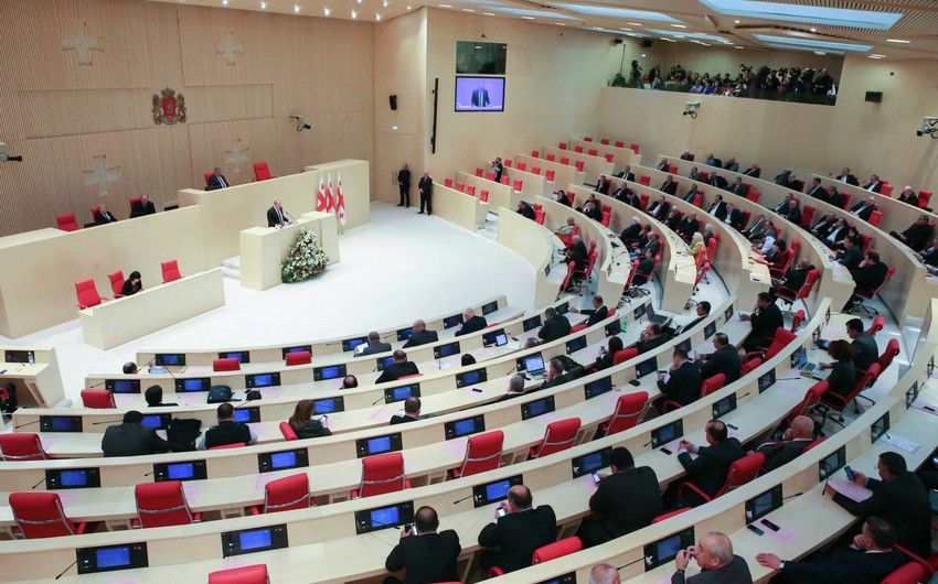 Gürcüstan parlamenti yeni hökumətə etimad məsələsini müzakirə edir
