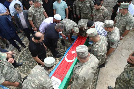 Azərbaycan Ordusunun şəhid əsgəri Bakıda torpağa tapşırılıb - YENİLƏNİB