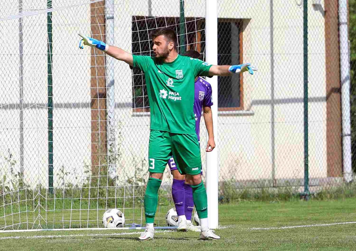 Azərbaycan millisinin qapıçısı zədələnib