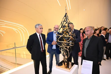 Heydər Əliyev Mərkəzində “Görünməyənin cizgiləri” sərgisi açılıb
