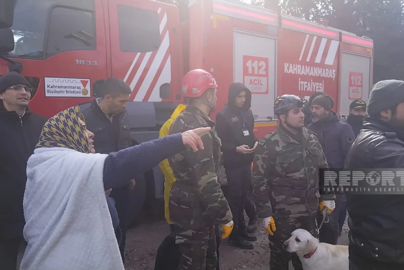 Спасатели МЧС Азербайджана спасли из-под завалов 11 человек