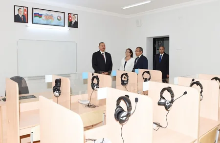 Azərbaycan Prezidenti Kürdəmirdə məktəb binasının açılışında iştirak edib