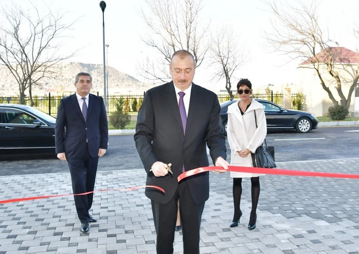 Prezident İlham Əliyev Qobustan qəsəbəsində yeni inşa olunan xəstəxananın açılışında iştirak edib - YENİLƏNİB