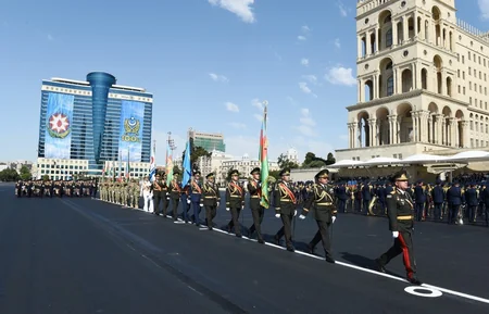 Azadlıq meydanında hərbi parad keçirilib - YENİLƏNİB-2