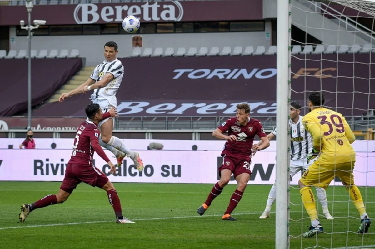 Yuventus derbidə xal itirdi