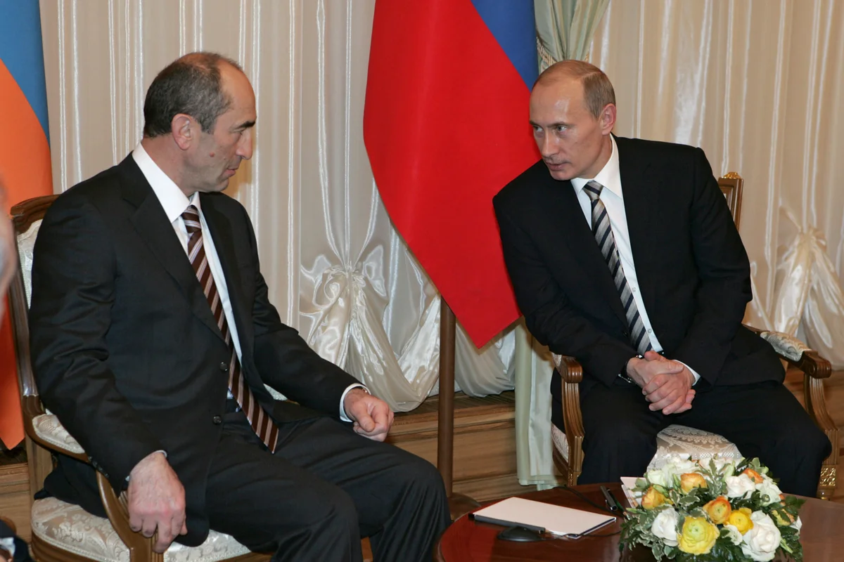 Putinlə Koçaryan Ermənistandakı vəziyyəti müzakirə edib