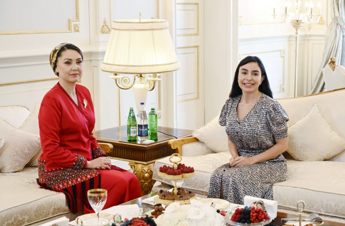 Leyla Əliyeva Türkmənistan Xalq Məsləhəti sədrinin qızı Oquldjaxan Atabayeva ilə görüşüb