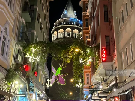 İstanbuldakı Qalata qülləsi Azərbaycan bayrağının rənglərinə boyanıb