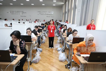 İctimaiyyət nümayəndələri müəllimlərin işə qəbulu üzrə imtahanları izləyiblər