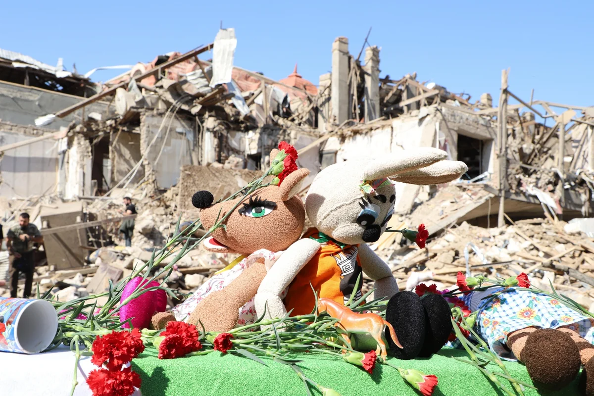 Ganja and Mariupol - video made about destroyed cities