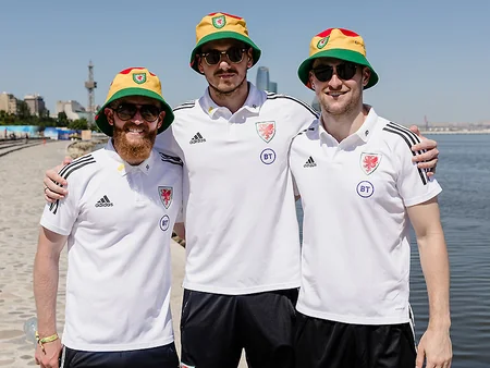 Uels millisi Bakıda gəzintiyə çıxıb