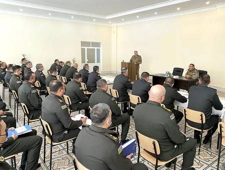 Azərbaycan Ordusunun Baş Qərargah rəisi Quru Qoşunlarında olub, müşavirə keçirib