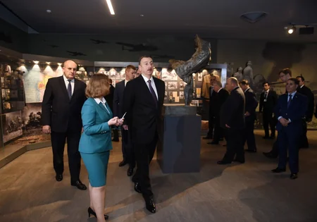 Prezident İlham Əliyev Belarus Dövlət Böyük Vətən Müharibəsi Tarixi Muzeyi ilə tanış olub