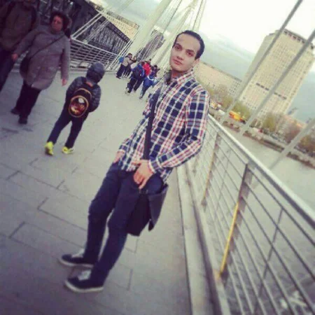 One of two suspects in London tube bombing identified
