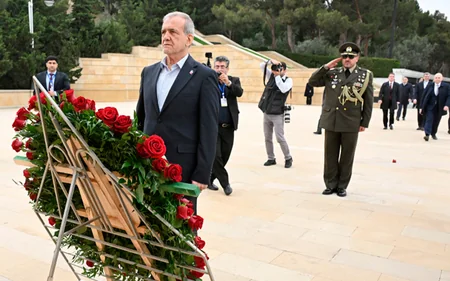Iranian President Masoud Pezeshkian pays tribute to Azerbaijani martyrs in Baku