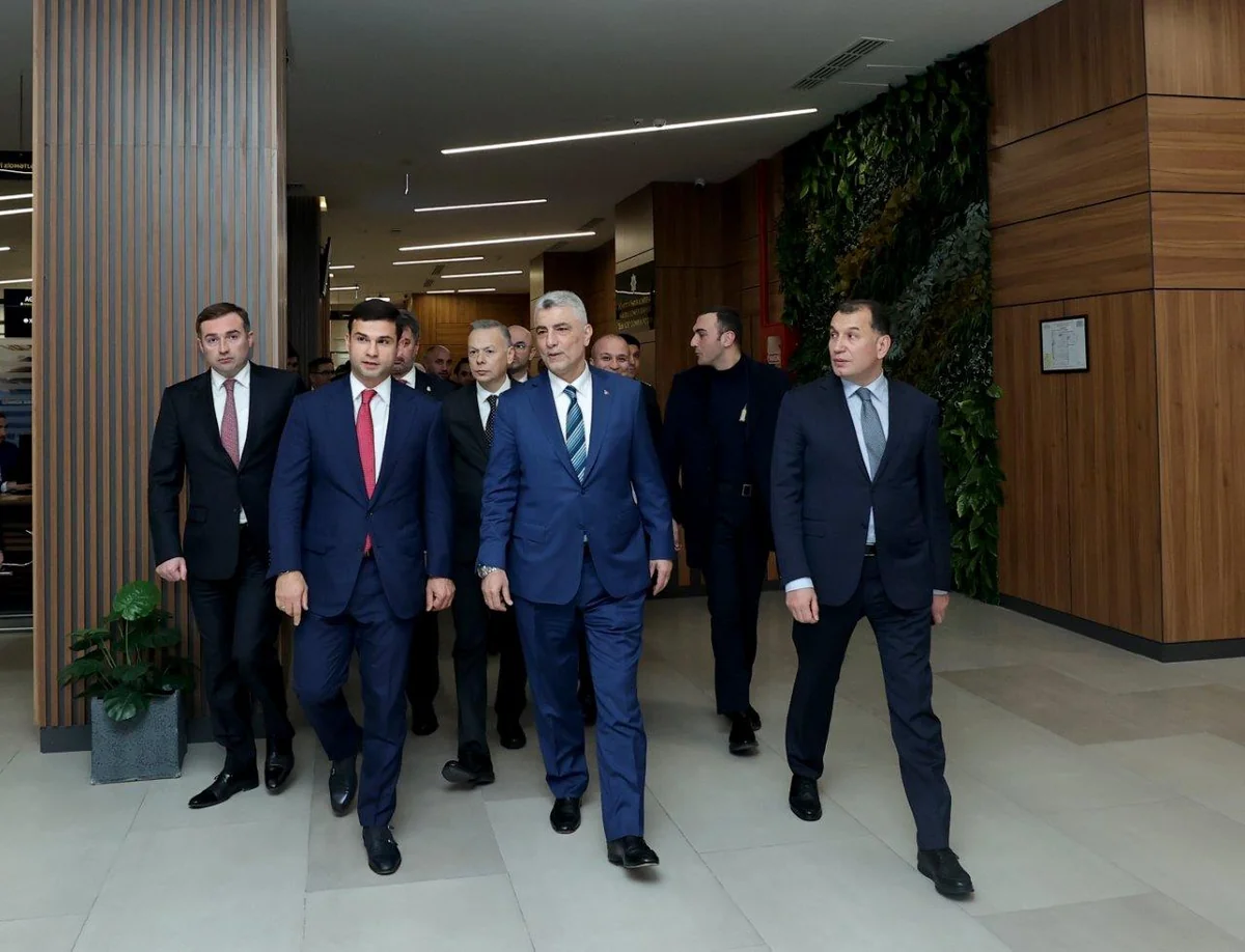 Türkiyənin ticarət naziri “Bakı KOB evi”ndə olub