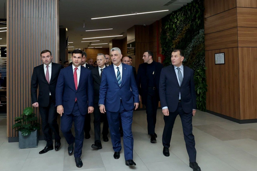 Türkiyənin ticarət naziri “Bakı KOB evi”ndə olub