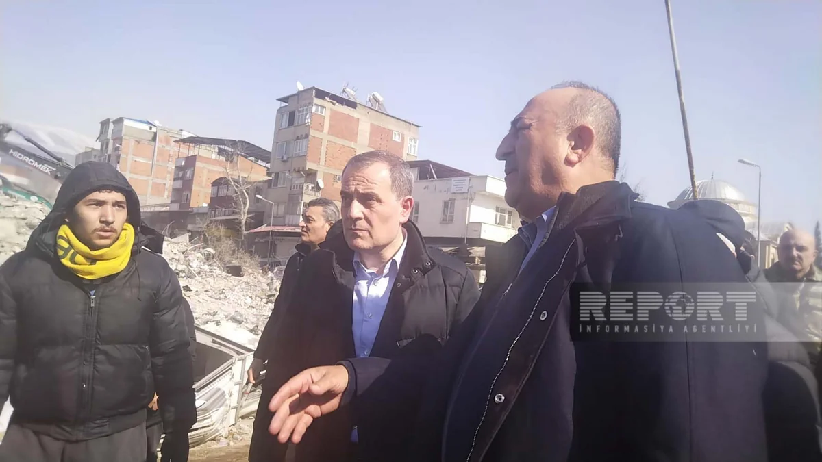 Azərbaycan və Türkiyənin XİN başçıları Kahramanmaraşda dağıntılar olan ərazilərə baş çəkib, zərərçəkmişlərlə görüşüb