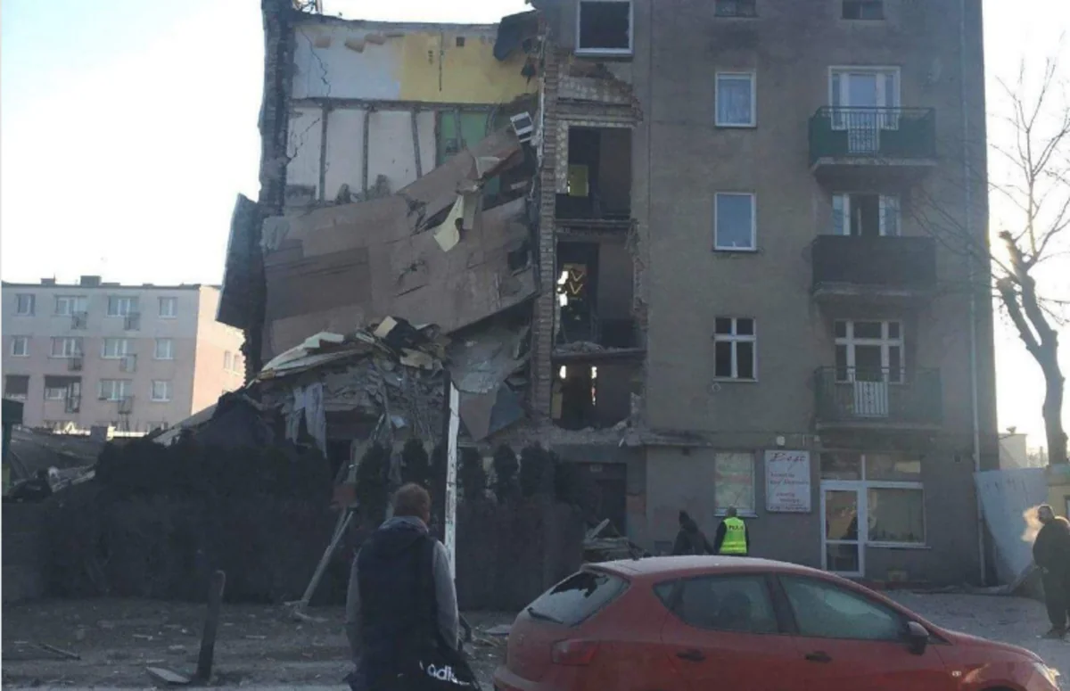 Polşada yaşayış binasının uçması nəticəsində 4 nəfər ölüb