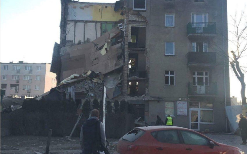 Polşada yaşayış binasının uçması nəticəsində 4 nəfər ölüb