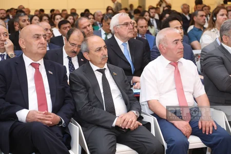 Heydər Əliyevin 100 illik yubileyinə həsr olunan “Dirçəliş. Başlanğıc” kitabının təqdimat mərasimi keçirilib