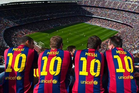 ​Барселона вышла в лидеры, Месси догнал Роналду