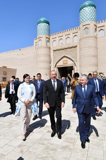 Azərbaycan və Özbəkistan prezidentləri İçan-Qala Dövlət Tarixi Memarlıq Muzeyi ilə tanış olublar - YENİLƏNİB