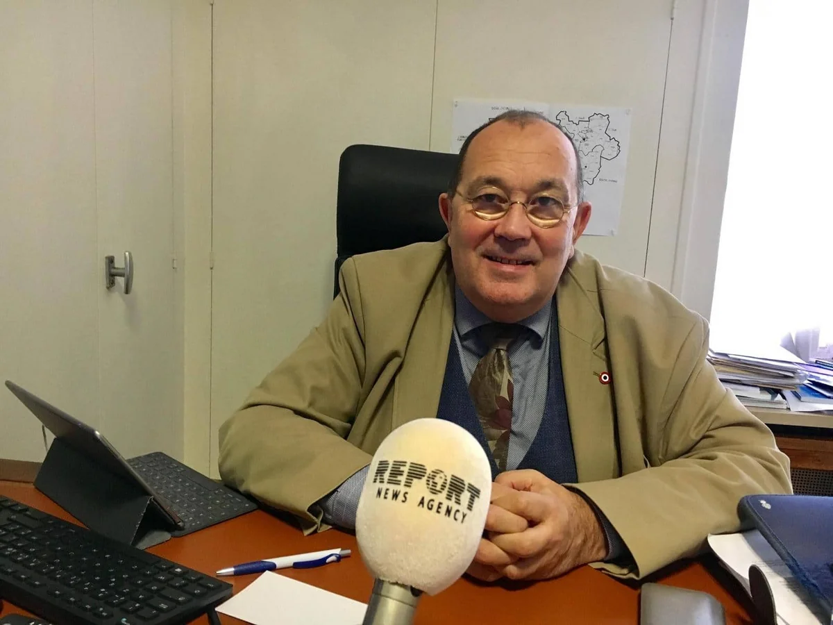 Fransalı deputat: Emmanuel Makrona görə Fransa artıq borca düşə bilər