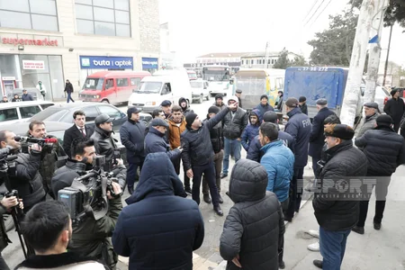 FHN əməkdaşları Binədə qanunsuz tikilmiş obyekti sökür - YENİLƏNİB