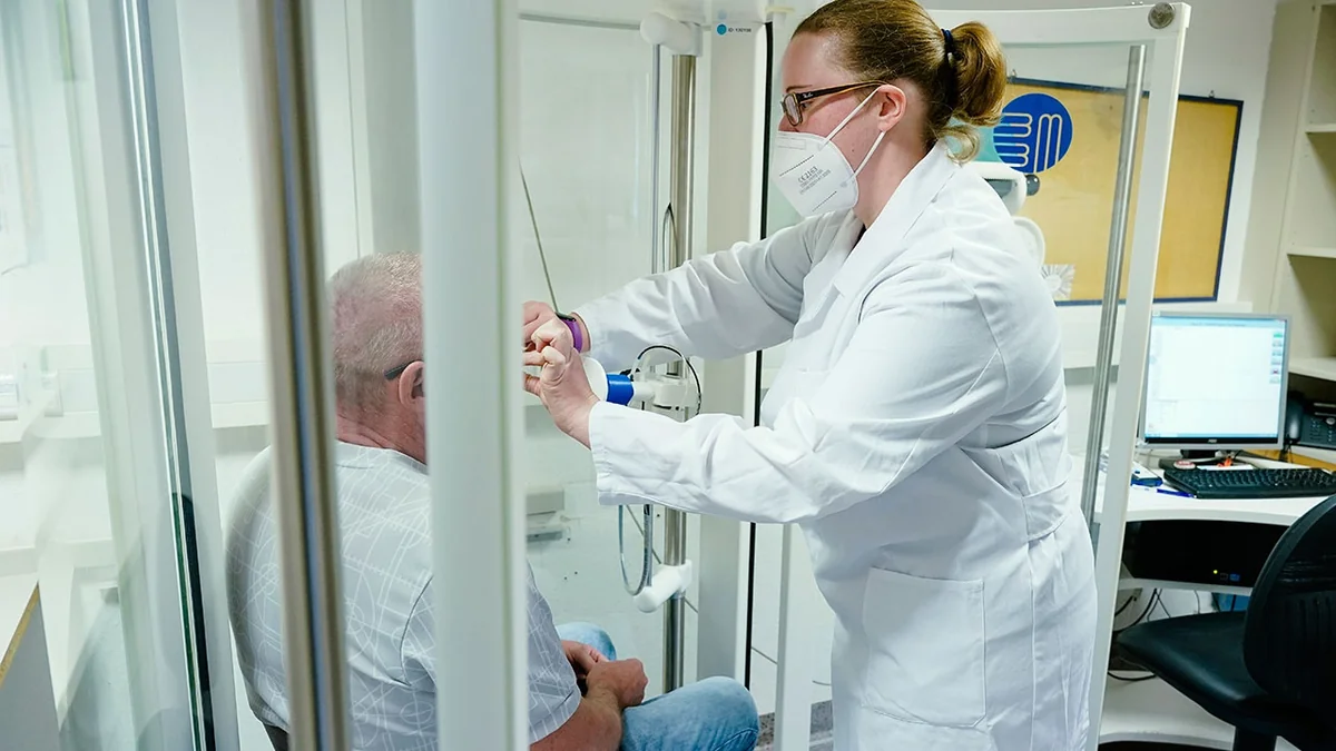 Scientists find out when COVID patients are most infectious