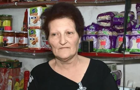Bakıda mağazadan oğurluq edən şəxs kameraya düşüb - FOTO