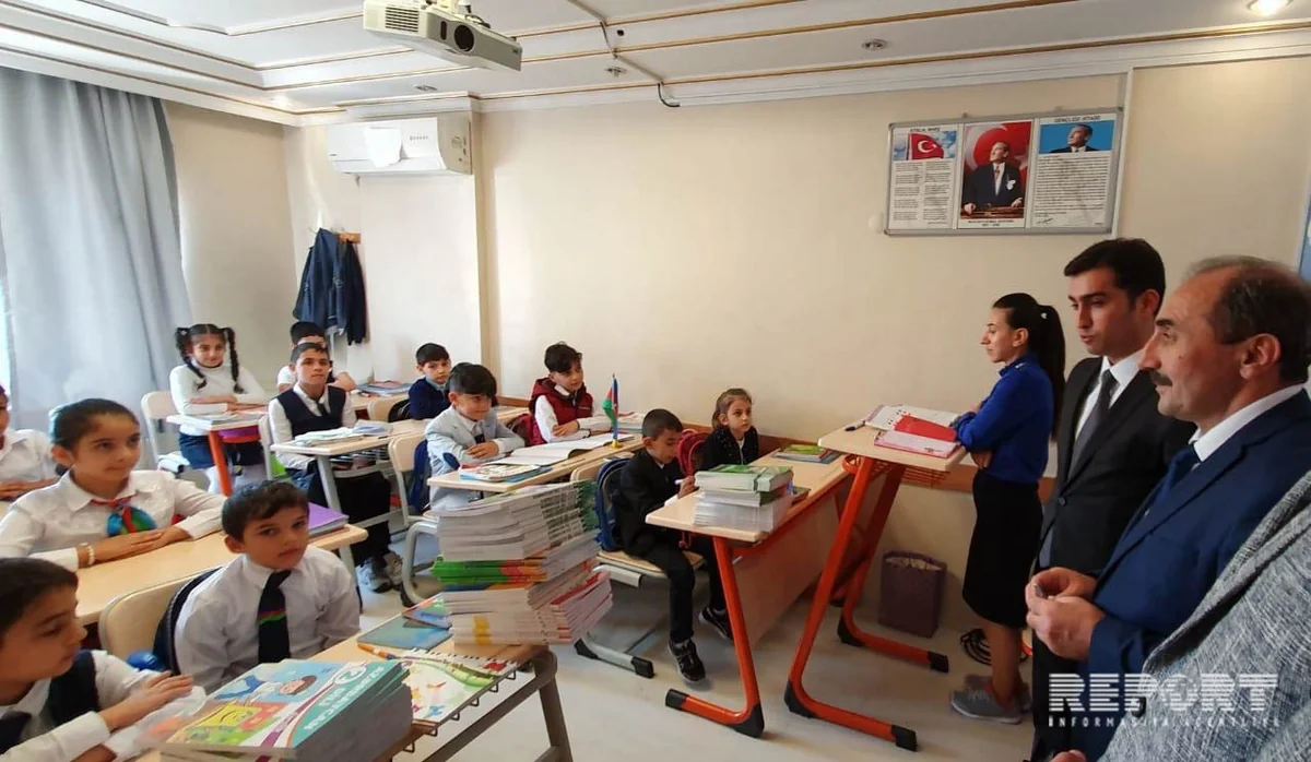 Türkiyədə Mübariz İbrahimovun adını daşıyan məktəbə dərsliklər paylanılıb - FOTO