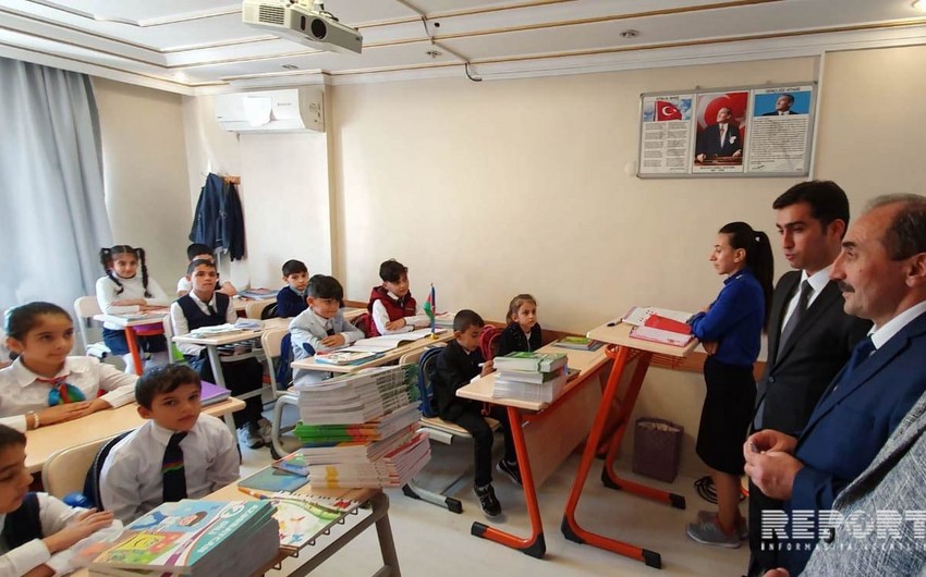 Türkiyədə Mübariz İbrahimovun adını daşıyan məktəbə dərsliklər paylanılıb - FOTO